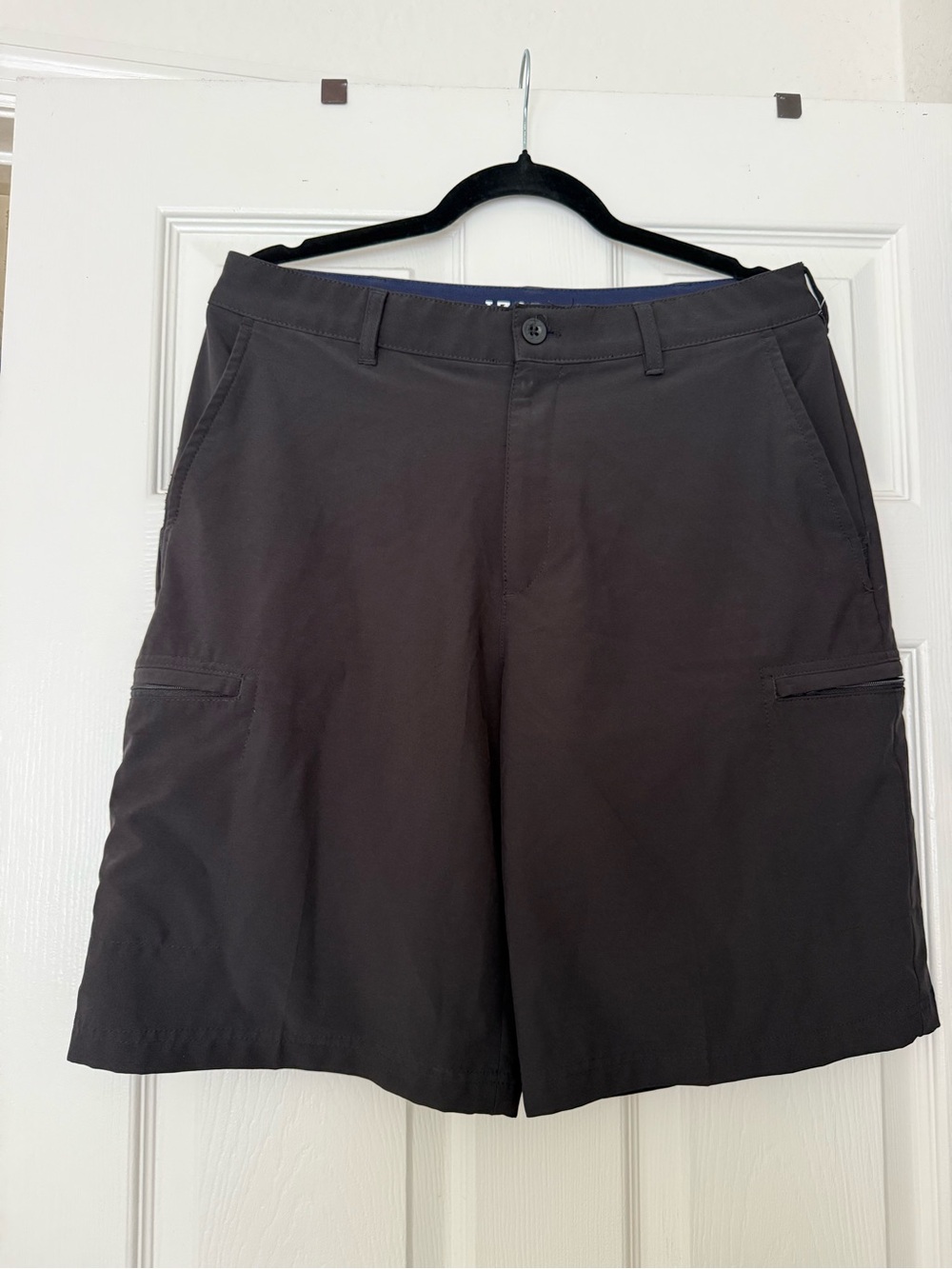 Izod Men's Black Golf Shorts